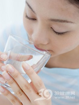 夏季怎样喝水才健康？