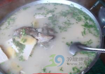 丰胸食谱：石头鱼豆腐汤